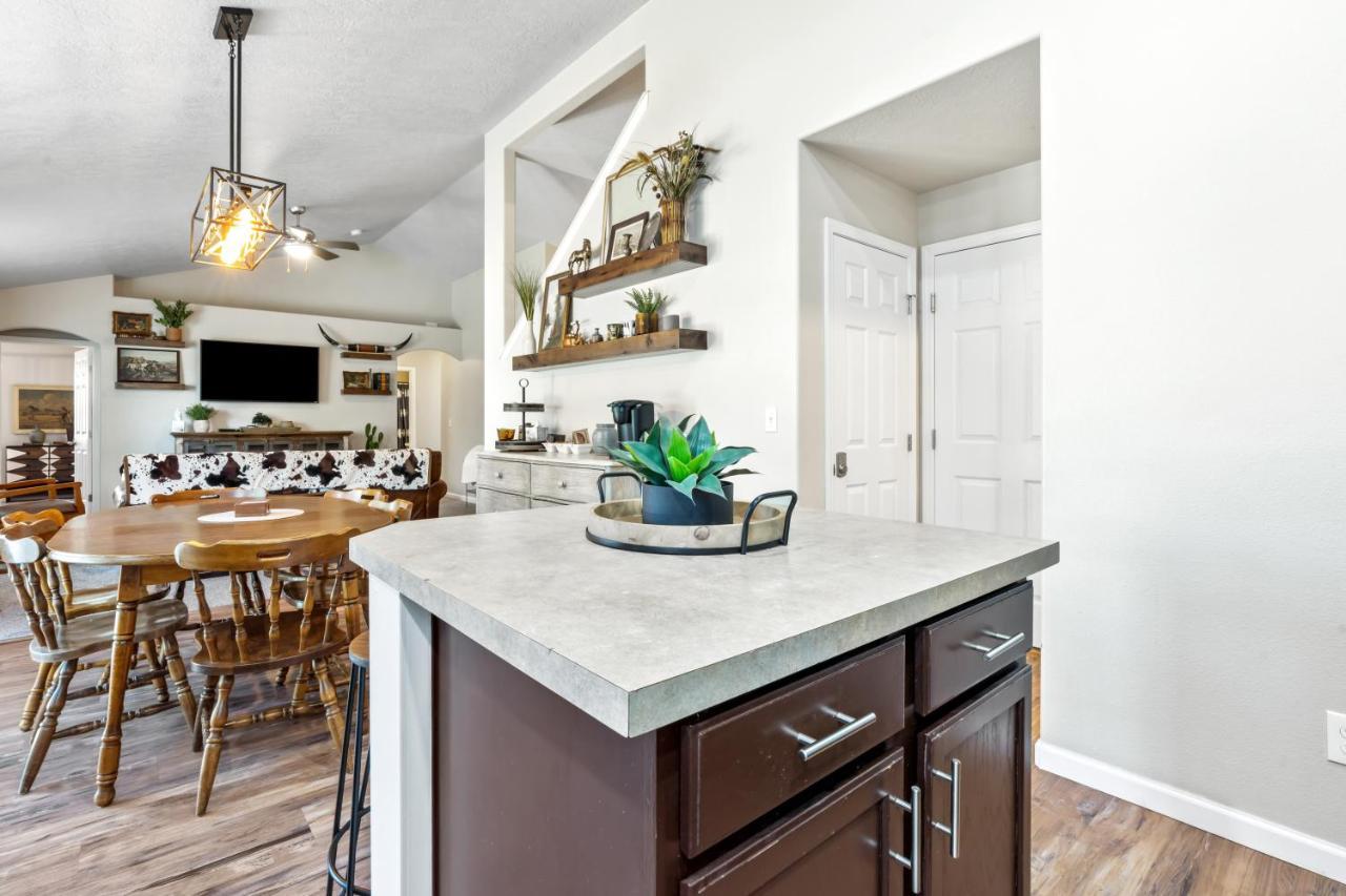 Southwestern Style 4 Bedroom Nampa Home Sleeps 16! ภายนอก รูปภาพ