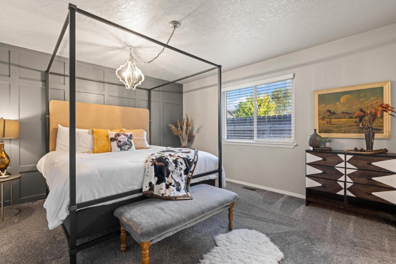 Southwestern Style 4 Bedroom Nampa Home Sleeps 16! ภายนอก รูปภาพ