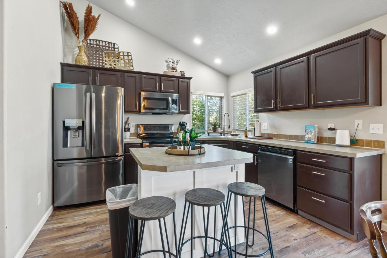 Southwestern Style 4 Bedroom Nampa Home Sleeps 16! ภายนอก รูปภาพ