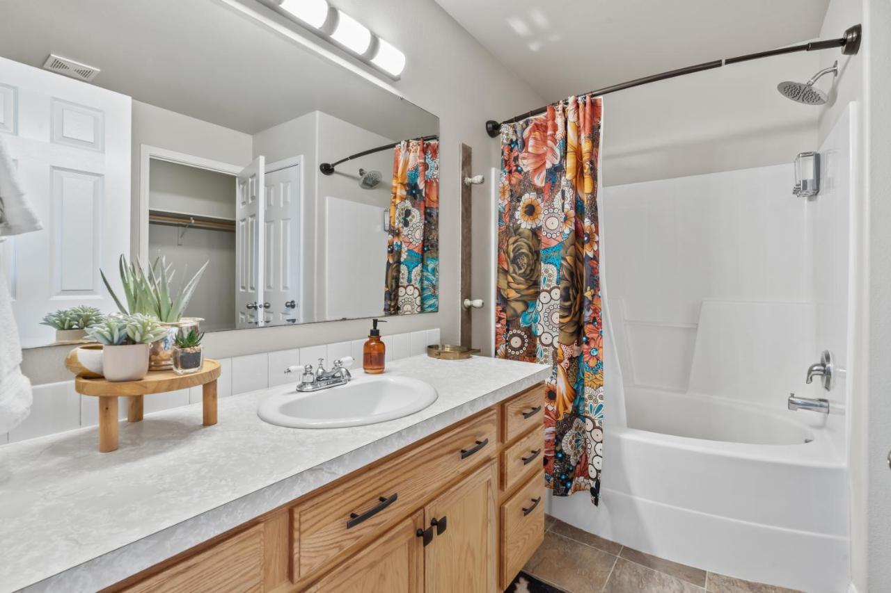 Southwestern Style 4 Bedroom Nampa Home Sleeps 16! ภายนอก รูปภาพ